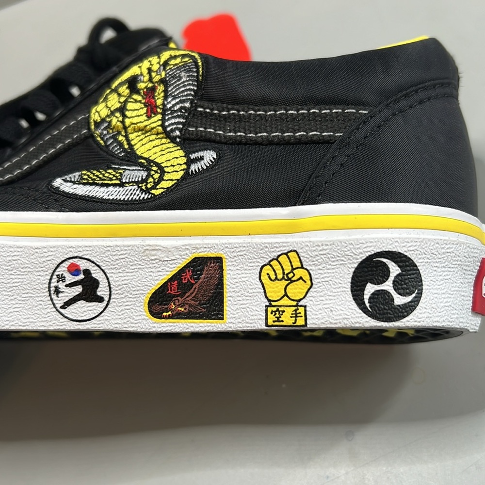 Vans Old Skool Cobra Kai Never Dies low canvas sneakers Men’s 8/Women’s 9.5. NWT - Picture 5 of 16